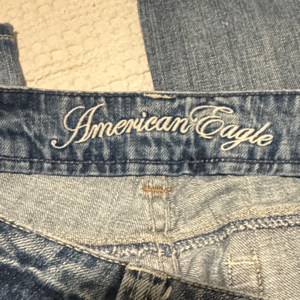 American Eagle Outfitters Favorite Boyfriend Jeans. 8L. Perfect Condition! - Picture 4 of 6